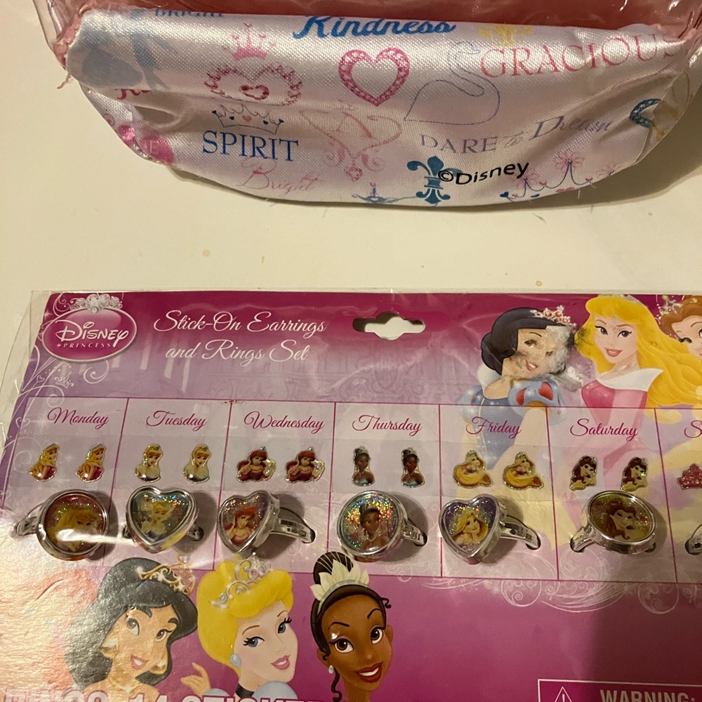 Disney Princess lot Purse, stick on earrings & Rings set plus nightlight - Picture 5 of 12